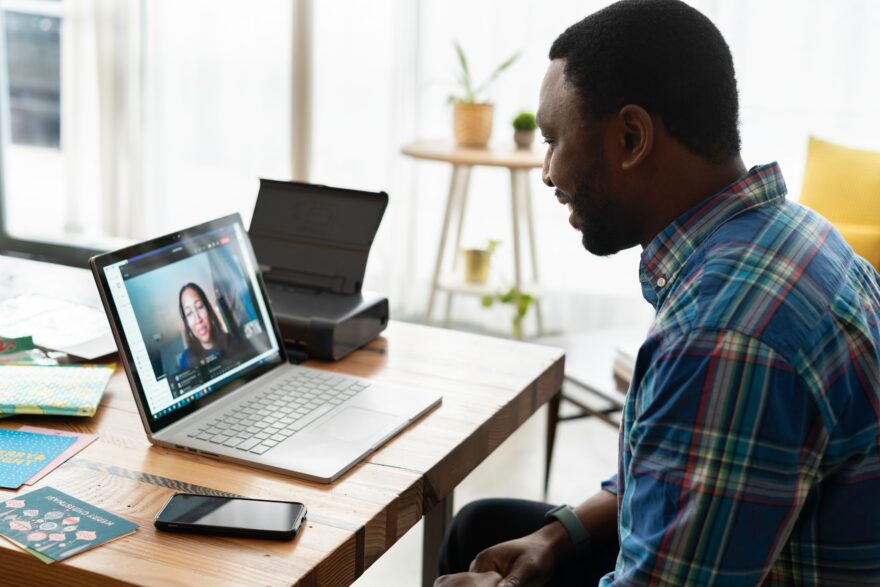 linkedin-sales-solutions-6ie6OjshvWg-unsplash-e1675724697525